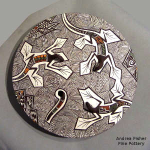Lizard, fine line and geometric design on a polychrome seed pot