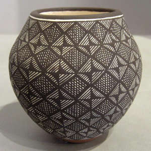 Geometric design on a black and white jar