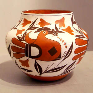 Parrot and branch design on a polychrome jar