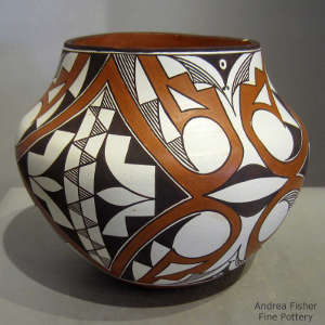 Medallion and geometric design on a polychrome jar