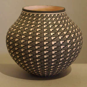 Geometric design on a black and white jar