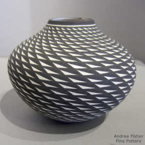 Swirl geometric design on a black and white jar