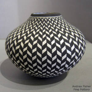 Geometric design on a black and white jar