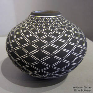 Swirl geometric design on a black and white jar