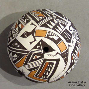 Mimbres lizard and geometric design on a polychrome seed pot