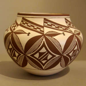 Geometric design on a black and white jar