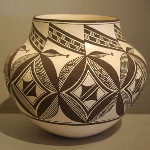 Geometric design on a black and white jar