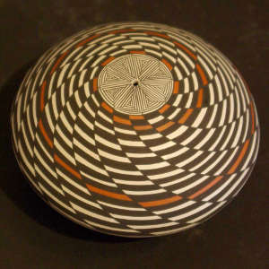 Swirl geometric design on a polychrome seed pot