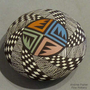 Swirl geometric design on a polychrome seedpot