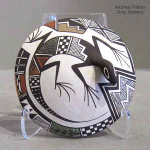 Lizard and geometric design on a polychrome seed pot