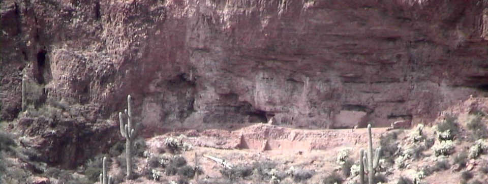 Looking at the lower set of cliff dwellings in Tonto National Monument. These are small pueblos built into an alcove in a cliff high above the floor of the valley