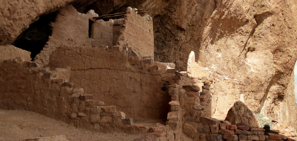 Looking at the upper cliff dwelling in Tonto National Monument. These are small pueblos built into an alcove in a cliff high above the floor of the valley
