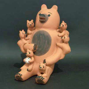 Six cubs on a bear storyteller