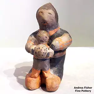 A polychrome storyteller with two children
