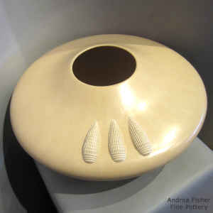 Tan seed pot with three ear of corn appliques