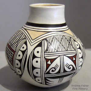 4-direction bird element and geometric design on a polychrome jar