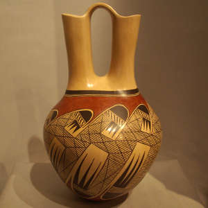 Migration pattern design on a polychrome wedding vase