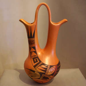 Bird element and shard design on a polychrome wedding vase