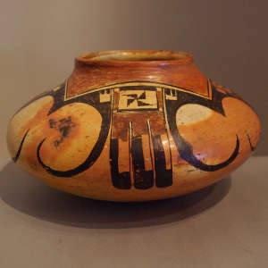 Sikyátki-style design on a Sikyátki-style jar
