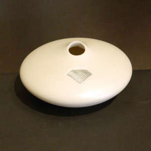 Shifting Sands sterling silver inlay on a white flying saucer-shaped seed pot with an organic opening