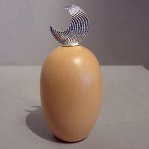 Sterling silver lid on a tan seedpot