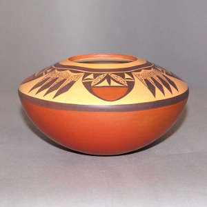 Four direction bird element and geometric design on a polychrome jar