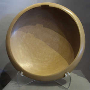 Stepped cutout in the rim of a polished bowl