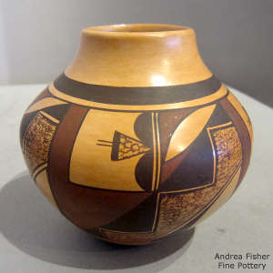 Four direction medium shard geometric design on a polychrome jar