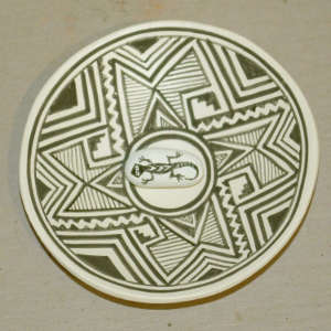 Mimbres lizard and four direction geometric design on a black and white plate