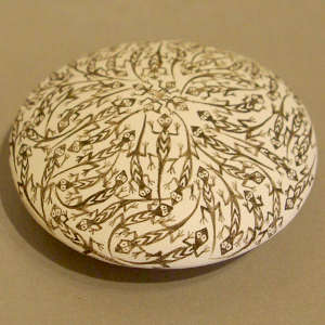 Mimbres-style lizrd design on a black and white seed pot