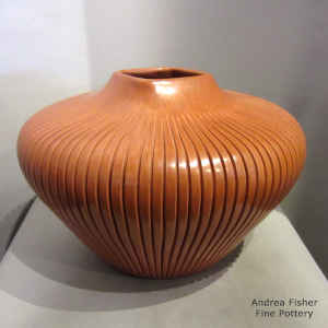 Red jar carved with a melon design