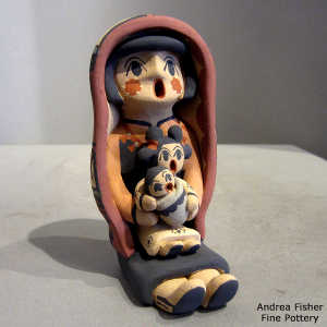 2 children on a grandmother storyteller in a manta