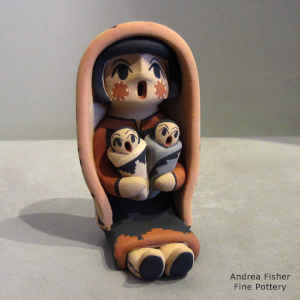 2 children on a grandmother storyteller in a manta