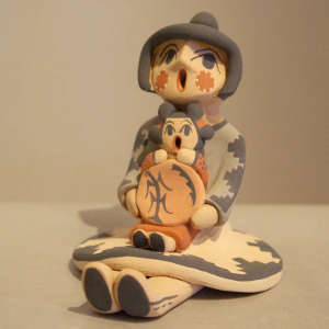 One child on a female storyteller