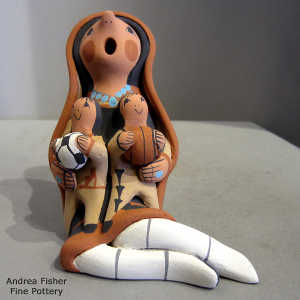 2 children on a grandmother storyteller in a manta