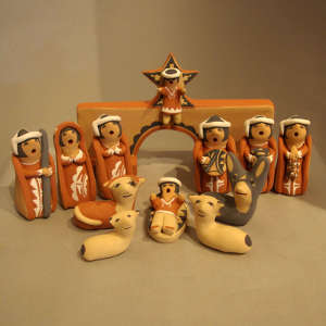 Twelve figures in a nacimiento