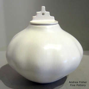 Laguna mission lid on a white melon jar