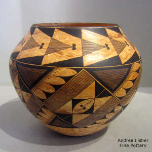 Black geometric design on a Mixed clay jar