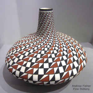 Spiral mesa design on a polychrome jar