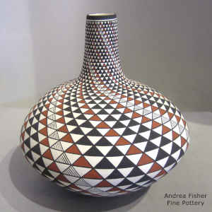 Spiral mesa design on a polychrome jar