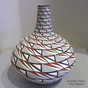 Spiral mesa geometric design on a polychrome jar