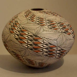 Spiral mesa geometric design on a polychrome seed pot