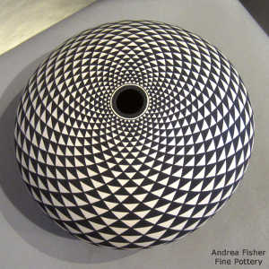 Swirl geometric design on a black and white seed pot