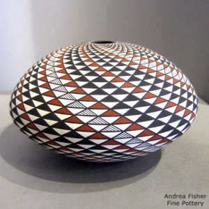 Swirl geometric design on a polychrome seed pot