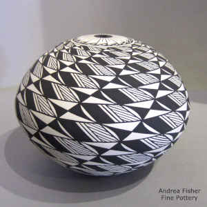 Spiral geometric design on a black and white seed pot