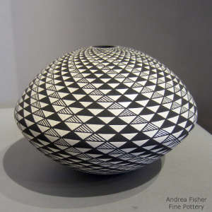 Swirl geometric design on a black and white seed pot