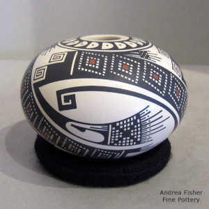 Polychrome seed pot wit a Paquime-style geometric design