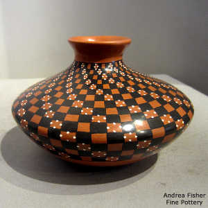 Swirl cuadrillos geometric design on a polychrome jar