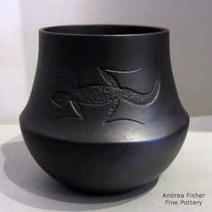 Micaceous black jar with a sgraffito lizard design