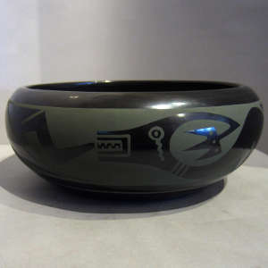 Green slip avanyu design on a black jar